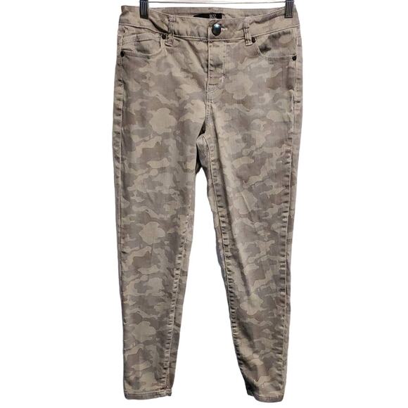 1822 Denim Gray Camo Jeans tapered Legs Size 28 - Picture 1 of 9